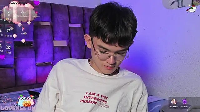 Snapshot of Angelo_018 chatting on January 5, 9:26 am Angelo 018 online show from January 5, 9:26 am