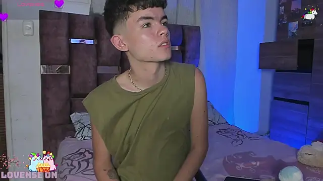 Snapshot of Angelo_018 chatting on January 25, 10:28 pm Angelo 018 online show from January 25, 10:28 pm