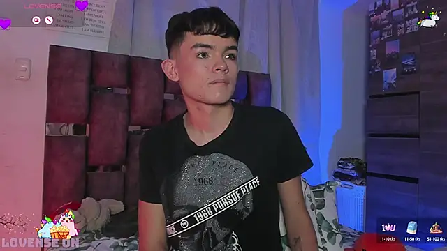 Snapshot of Angelo_018 chatting on January 27, 12:01 am Angelo 018 online show from January 27, 12:01 am