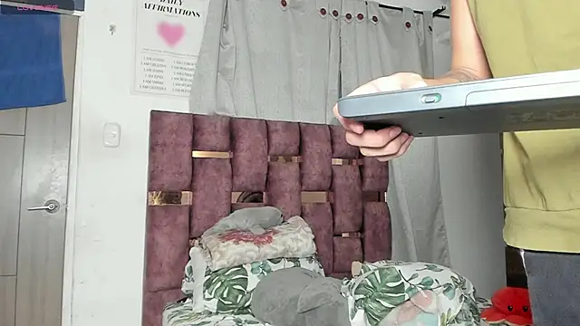 Snapshot of Angelo_018 chatting on February 1, 2:47 am Angelo 018 online show from February 1, 2:47 am