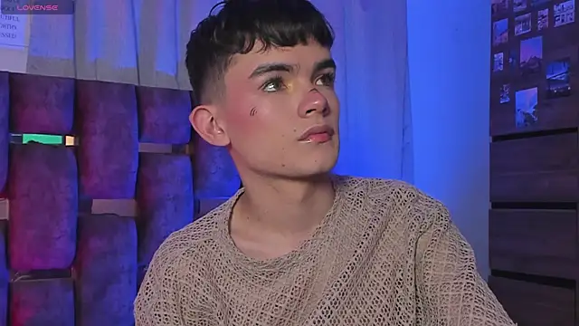 Snapshot of Angelo_018 chatting on February 7, 5:52 am Angelo 018 online show from February 7, 5:52 am