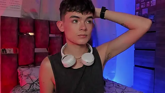 Snapshot of Angelo_018 chatting on February 8, 5:40 am Angelo 018 online show from February 8, 5:40 am