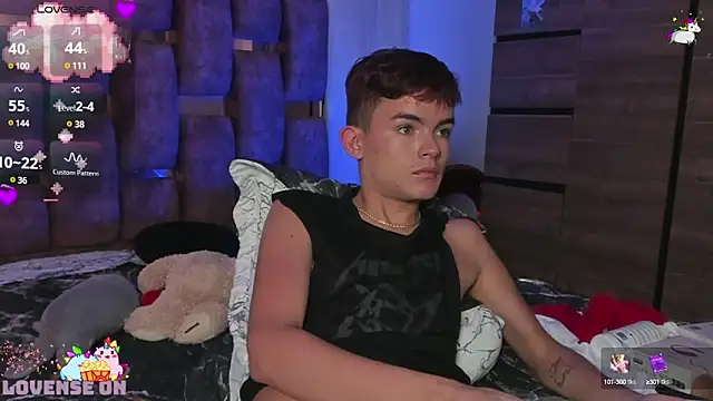 Snapshot of Angelo_018 chatting on March 10, 12:29 am Angelo 018 online show from March 10, 12:29 am