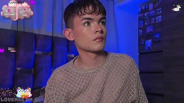 Snapshot of Angelo_018 chatting on March 10, 3:34 am Angelo 018 online show from March 10, 3:34 am