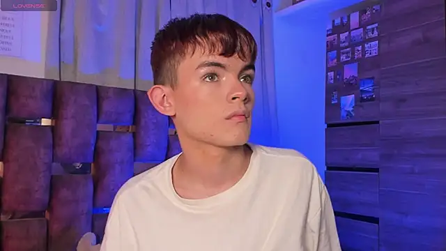 Snapshot of Angelo_018 chatting on March 14, 6:21 am Angelo 018 online show from March 14, 6:21 am