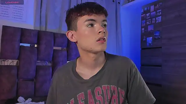 Snapshot of Angelo_018 chatting on March 16, 8:21 am Angelo 018 online show from March 16, 8:21 am