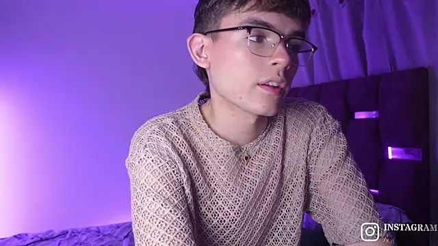 Snapshot of Angelo_018 chatting on September 11, 4:12 am Angelo 018 online show from September 11, 4:12 am