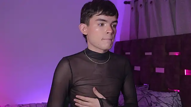 Snapshot of Angelo_018 chatting on September 14, 5:17 am Angelo 018 online show from September 14, 5:17 am