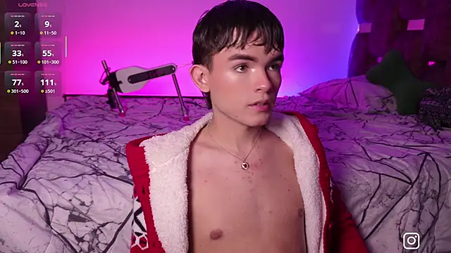 Snapshot of Angelo_018 chatting on October 14, 6:58 am Angelo 018 online show from October 14, 6:58 am