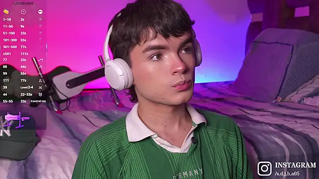 Snapshot of Angelo_018 chatting on October 27, 3:21 am Angelo 018 online show from October 27, 3:21 am