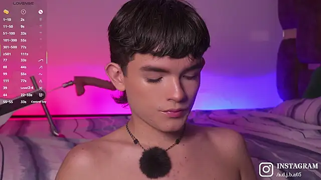 Snapshot of Angelo_018 chatting on October 31, 3:18 am Angelo 018 online show from October 31, 3:18 am