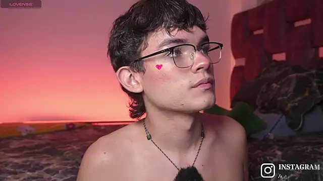 Snapshot of Angelo_018 chatting on November 20, 5:40 am Angelo 018 online show from November 20, 5:40 am