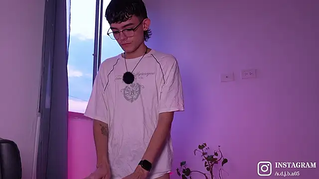 Snapshot of Angelo_018 chatting on February 7, 11:08 pm Angelo 018 online show from February 7, 11:08 pm