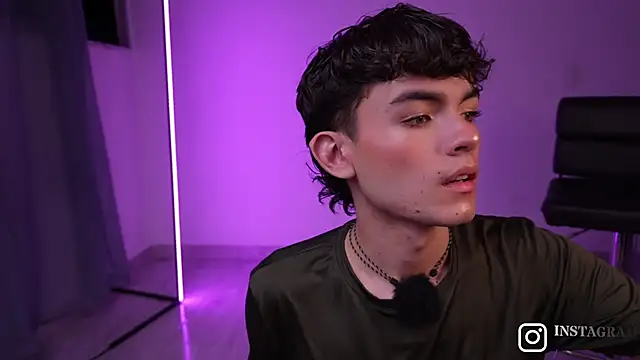 Snapshot of Angelo_018 chatting on March 7, 2:30 am Angelo 018 online show from March 7, 2:30 am