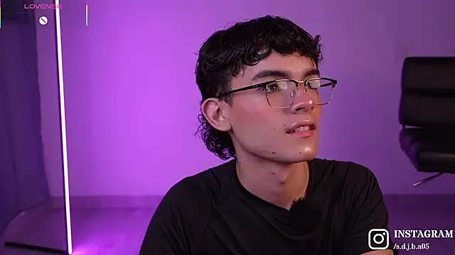 Snapshot of Angelo_018 chatting on March 9, 4:27 am Angelo 018 online show from March 9, 4:27 am