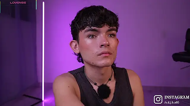 Snapshot of Angelo_018 chatting on March 21, 12:26 am Angelo 018 online show from March 21, 12:26 am