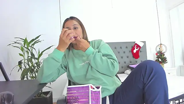 Snapshot of Alana_Suares1 chatting on December 26, 10:41 pm Alana Suares1 online show from December 26, 10:41 pm