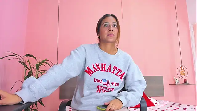 Snapshot of Alana_Suares1 chatting on February 25, 7:47 pm Alana Suares1 online show from February 25, 7:47 pm