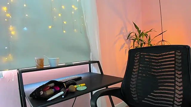 Snapshot of Alana_Suares1 chatting on October 3, 8:39 pm Alana Suares1 online show from October 3, 8:39 pm