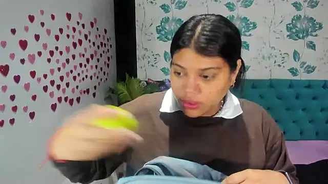 LindaBreeS online show from February 7, 1:43 pm