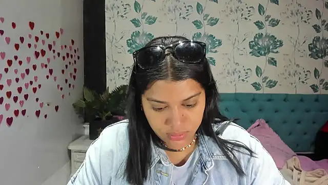 LindaBreeS online show from March 10, 2:37 pm