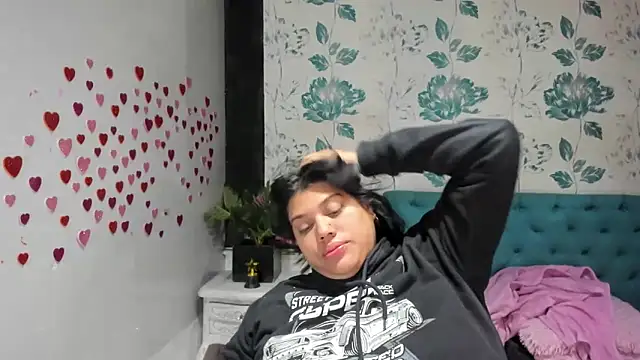 LindaBreeS online show from March 12, 8:41 pm