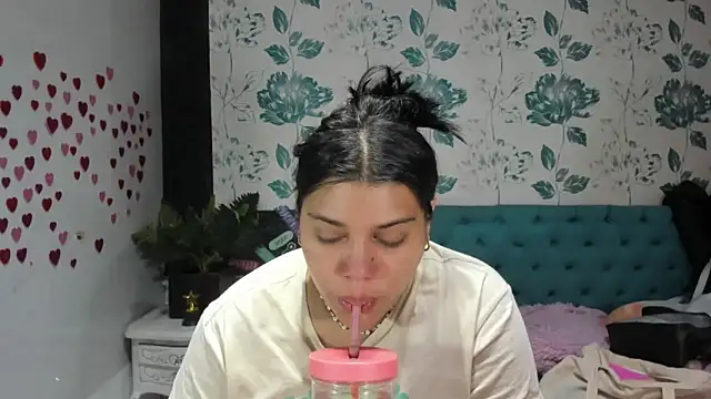 LindaBreeS online show from March 13, 2:33 pm