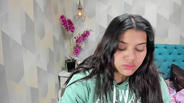 LindaBreeS online show from September 11, 3:06 am