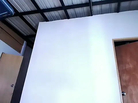 Snapshot of valeng_doll chatting on January 4, 2:14 pm valeng doll online show from January 4, 2:14 pm