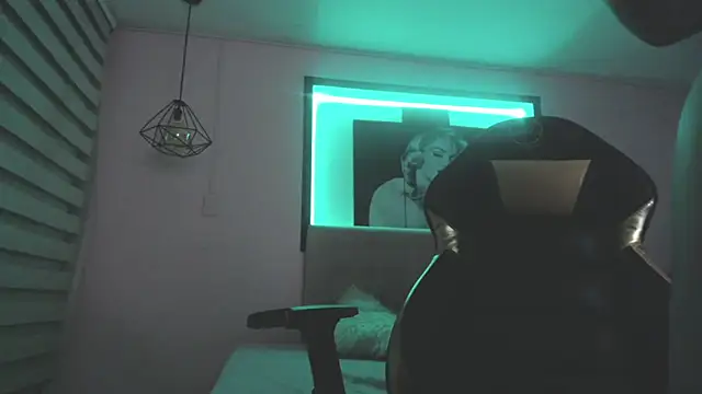 Andrea Ramos online show from March 18, 3:20 am