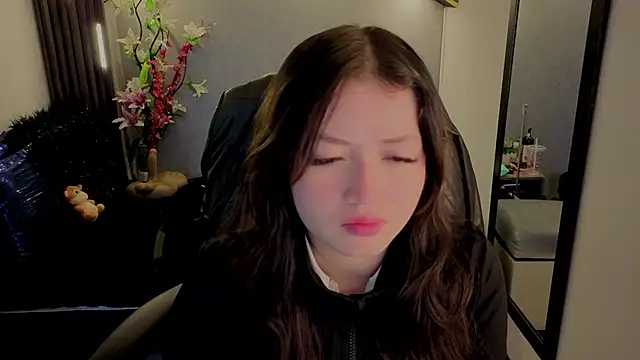 Snapshot of almma_shy chatting on October 2, 1:29 pm almma shy online show from October 2, 1:29 pm