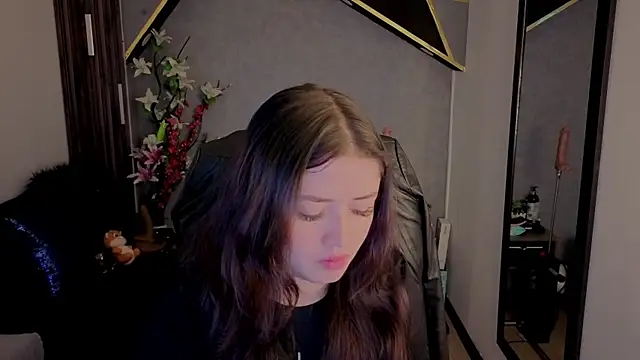 Snapshot of almma_shy chatting on October 7, 1:19 pm almma shy online show from October 7, 1:19 pm