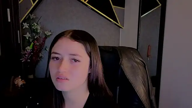 Snapshot of almma_shy chatting on October 11, 3:32 pm almma shy online show from October 11, 3:32 pm