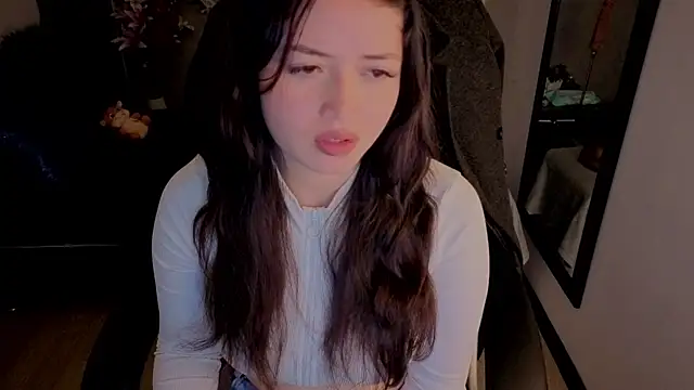 Snapshot of almma_shy chatting on October 15, 1:22 pm almma shy online show from October 15, 1:22 pm