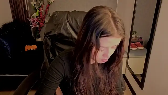 Snapshot of almma_shy chatting on October 18, 3:24 pm almma shy online show from October 18, 3:24 pm