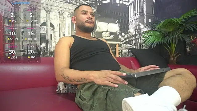 Snapshot of THIAGOXBIG chatting on October 22, 8:41 pm THIAGOXBIG online show from October 22, 8:41 pm