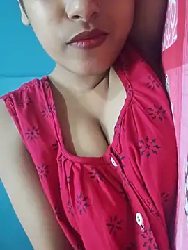 Snapshot of sexyindi_couple chatting on June 9, 7:42 am sexyindi couple online show from June 9, 7:42 am