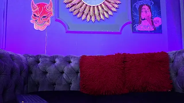 Julieta Russell online show from February 5, 1:00 pm