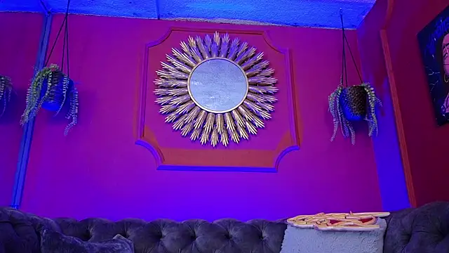 Julieta Russell online show from April 15, 11:17 am