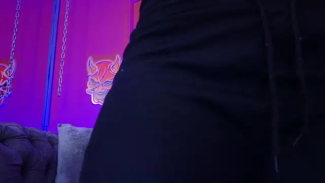 Julieta Russell online show from April 22, 11:56 am