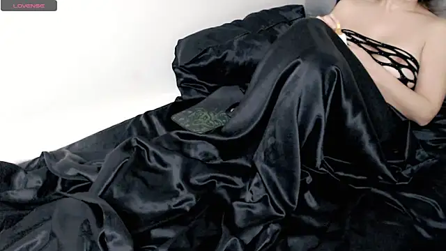 hotmask online show from February 6, 6:00 pm