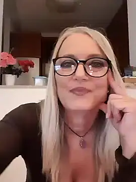 kikkastar online show from December 3, 7:44 pm