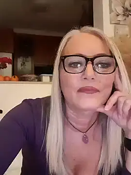 kikkastar online show from December 6, 8:40 pm