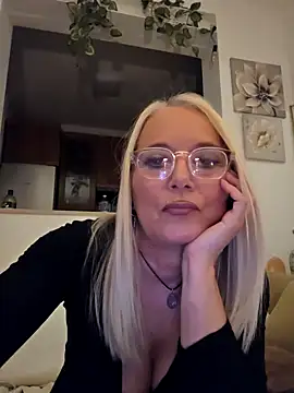 kikkastar online show from February 11, 9:03 pm