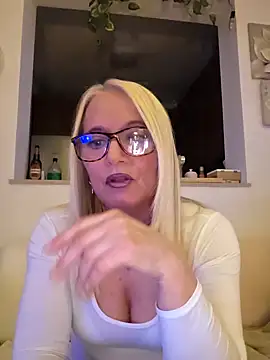 kikkastar online show from February 14, 8:15 pm