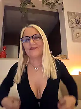 kikkastar online show from February 17, 8:04 pm