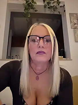 kikkastar online show from March 16, 8:00 pm