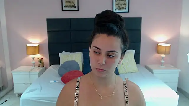 Snapshot of MadisonJenner chatting on January 17, 5:19 pm MadisonJenner online show from January 17, 5:19 pm