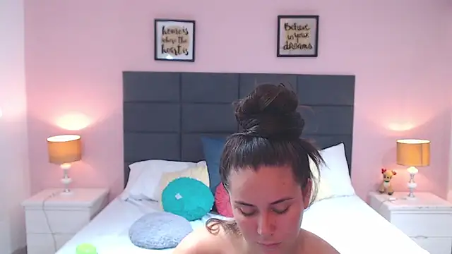 Snapshot of MadisonJenner chatting on February 8, 3:21 pm MadisonJenner online show from February 8, 3:21 pm