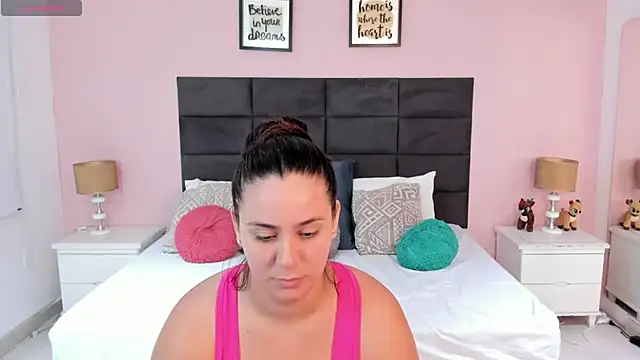 MadisonJenner online show from November 14, 11:20 am